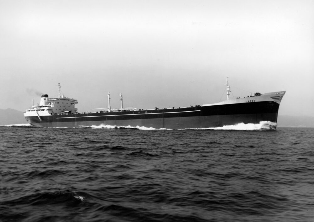 Tanker “Largo”, was one of the first ever ships to have its bridge at the aft instead of the middle. It was completed in 1956 by the Kawasaki shipyards.